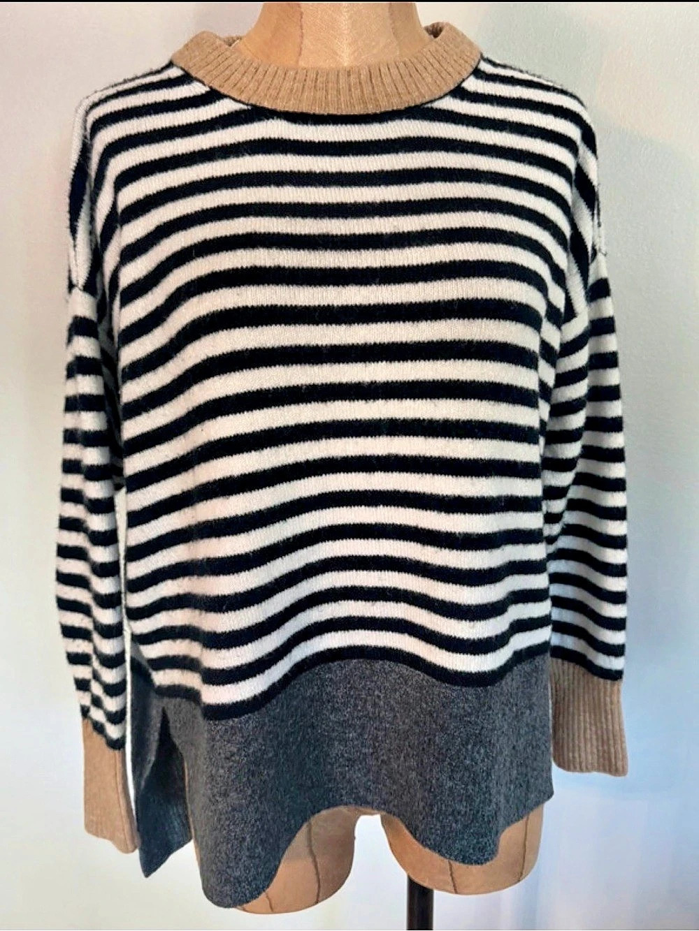 Vince Camuto Striped Sweater in Black & Cream Size Small
